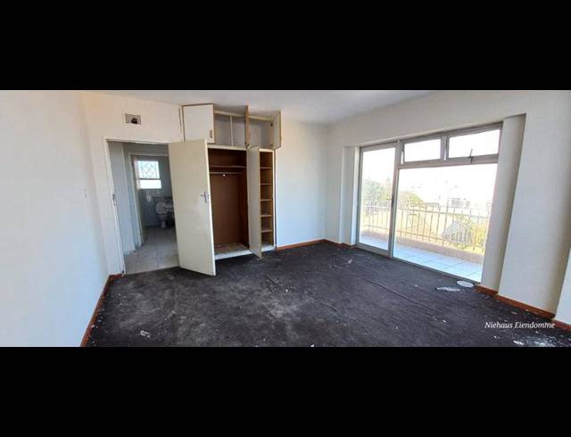 2 BEDROOM APARTMENT FOR SALE IN STRAND CENTRAL